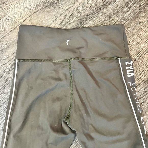 Zyia crop light n tight legging - size 4. Olive green in color. - Picture 5 of 6
